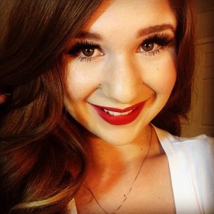 Instagram-sydneyray29 
Ruby woo lipstick 
