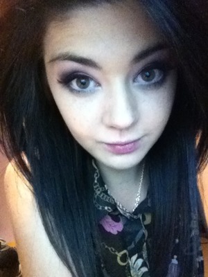 Poor picture quality, baby pink smokey eye ^_^