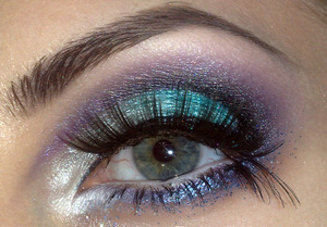 "New Year Party" look: http://www.staceymakeup.com/2011/12/tutorial-new-year-party.html