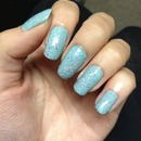 Sparkly blue nails 