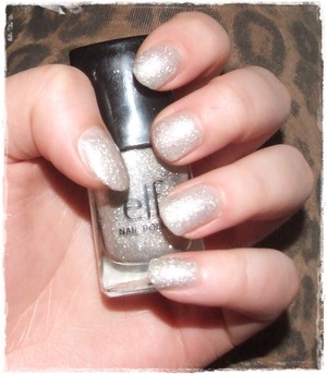 my nails are short and some longs lol, but I like the nail polish from elf very well ^^