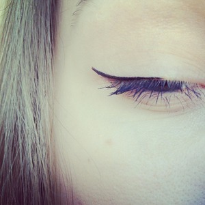  Thin winged eyeliner from Mac :)