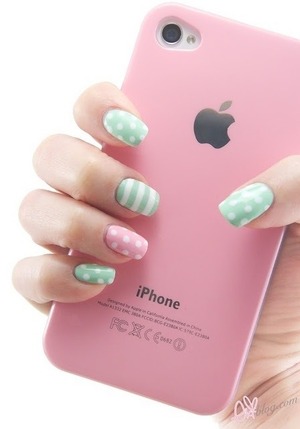 Mint and pink. Perfect combo!
Pinterest has even more nail designs!