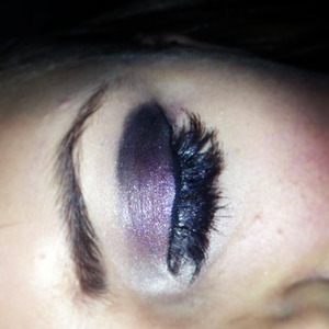 Ignore my messy eyebrows, what do you think to this purple makeup I did? Any tips?? 