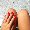Nails red