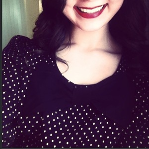 Red lips, polka dots, bows, curls.
