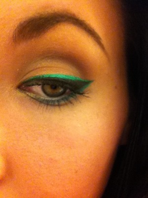 This was something I came up with while just playing with my favorite Mermaid green eye liner