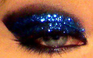 Started off with SYN Cosmetics Amnesia black base, Rank matte dark blue pigment over it & in crease, applied a little glitter glue then patted on VIP glitter