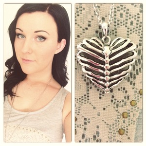 Love this cute rib cage heart necklace ! ❤