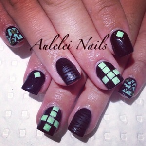 Facebook: Aulelei Nails 
Instagram: Auleleinails 