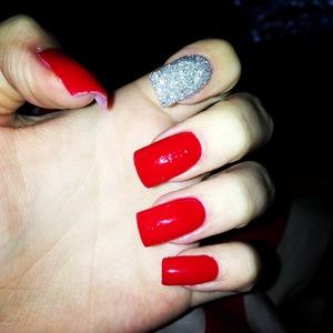 These are my red and silver nails I got done. I absolutely love them as they are my 2 favrouite colours :D   