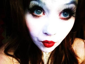 Attempt to look like a Porcelain doll for a friends art coursework yaaaaaay 