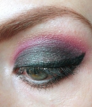 Inspired by a look by Yumemi Sakai <3. Unfortunately the sparkles don't really show up on my camera...