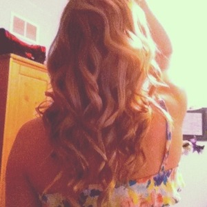 Curls are perfect for summer ! 💕