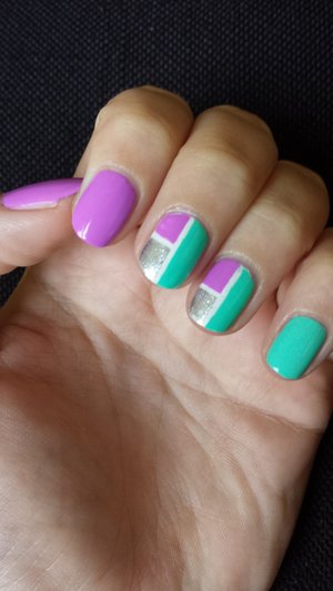 Color blocked accent nails.