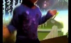 Cianel singing...