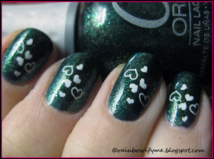 Orly's "Meet me under the mistletoe", stamped with Konad's white polish. 
See full review here: 
http://rainbowifyme.blogspot.com/2011/12/orly-meet-me-under-misteltoe.html