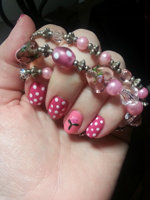 http://bewitchingbeautyxx.blogspot.com/2014/01/bracelet-inspired-nails.html?m=0