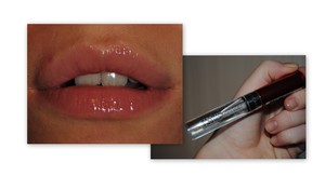Rimmel 
Volume Booster
Lip Plump Gloss 
080 Clear

http://www.eastendcosmetics.co.uk/rimmel-volume-booster-lip-plump-gloss.html