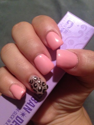 in love with my pink leopard nails 