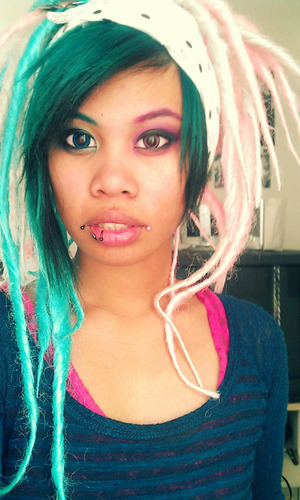 Synthetic dreads I made a while back. I love dreads so much. I just hate making them.. and wearing them. My scalp can't handle the tensioooooon :(

The dreads are made of kanekalon hair. 
