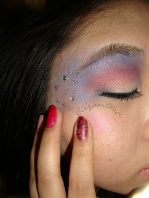 I wanted to do a fun July 4th look and this is what I came up with..  =)