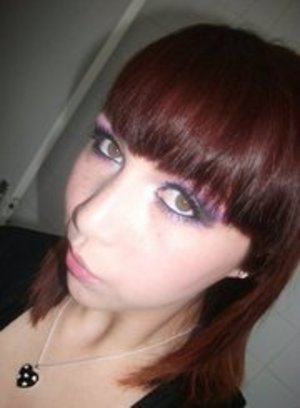 Cant see too much here, but I am wearing pink & purple eye colours.