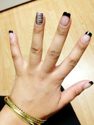 Black tips with design 