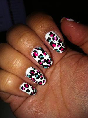 Colorful cheetah nails ;D