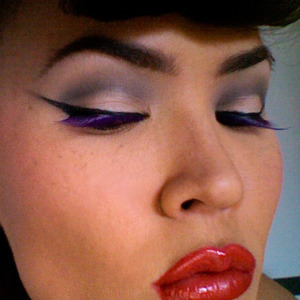 a modern take on vintage makeup
http://www.maryammaquillage.com/2011/02/vintage-funk-with-retro-edge.html