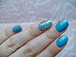 http://roxy-ch.blogspot.ro/2013/04/blue-nails-collaboration.html

Rimmel London nail polish