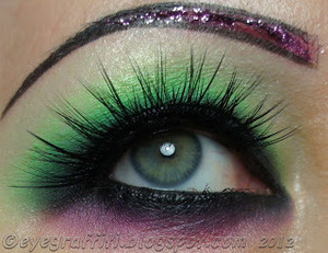 http://eyegraffiti.blogspot.com/2012/09/highlighted-club-green-eyes.html