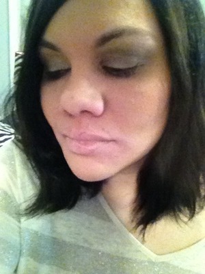 I used the naked palette, e/s sin, buck, naked, darkhorse, virgin
Mac lipstick in myth 