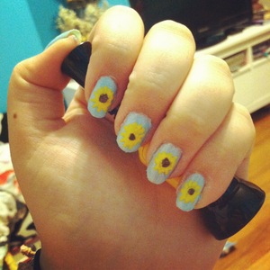 This is the nail design that Marina wore in her music video "Homewrecker" 