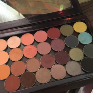 I love this palette that I just bought, it has a wide range of mattes, shimmers, and foils! I love makeup geek products.