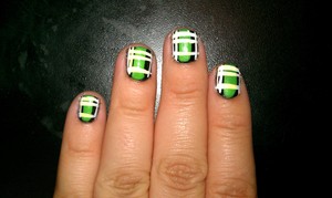 I did these nails for St. Paddys day 2012 but the white and green didn't mix well as you can see and when they crossed, the white turned yellow! Eek! So these never made it on my blog...