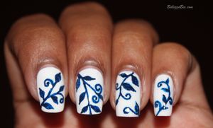 Blue China inspired nails! 
http://www.bellezzabee.com/2012/09/nail-challenge-day-15-delicate-china.html