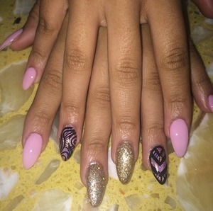 Glitter with Tribal Designs by @dazzlingdreamnails 