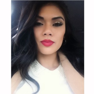 ardell LAshes in #134 Bright pink lips. Natural Shadow  