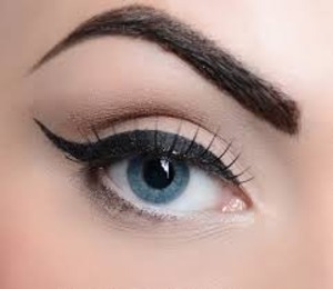 Perfect eyes! Winged eyeliner with bold eyebrows.