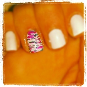Fanbrush accent nail! Follow me on instagram!!     amnightengale