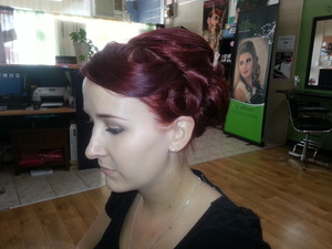 a nice elegant look for bridal with a funky red color - timless