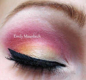 pale yellow, orange and pink using the 120 palette

http://trickmetolife.blogg.se