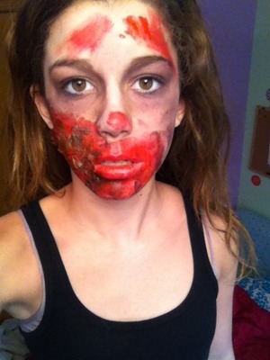 Hey guys! My name is brylee and im 13 years old. I did this zombie makeup! How do you like it? 