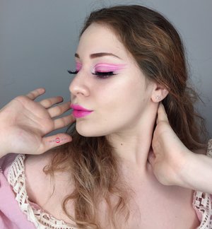 Lot's of lines with a feminine touch!
http://theyeballqueen.blogspot.com/2016/11/abstract-negative-space-cut-crease.html