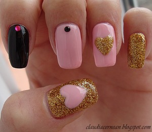 Tutorial on : http://claudiacernean.blogspot.ro/2013/02/unghii-roz-cu-auriu-pink-and-gold-nails.html
