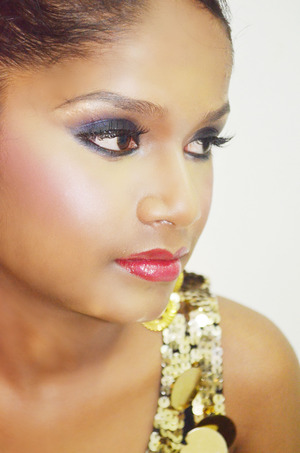 THis is a look based on the Musical 'Dreamgirls'.

Pls check out the video tutorial on how to recreat this look 

@www.youtube.com/makeupbynick

