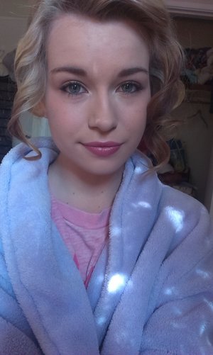 getting ready for wedding, I like my makeup and hair today! 
makeup:
mabelline super stay foundation
elf eye liner
models prefer eyeshadow
lips are in rose (the name of brand rubbed off though)