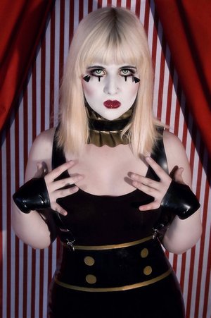 Photographer: Victoria Langford
Model: Rudigo
Designer: Violaceous Latex