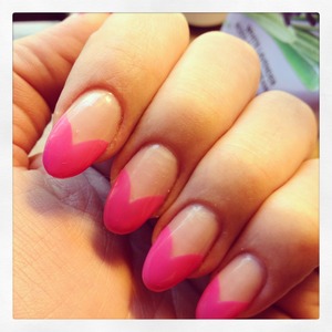 Pink hearts oval tips